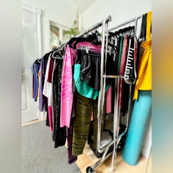 🚨 FOREVER THRIFTIN IS LIVE 🚨 - Picture 3 of 6